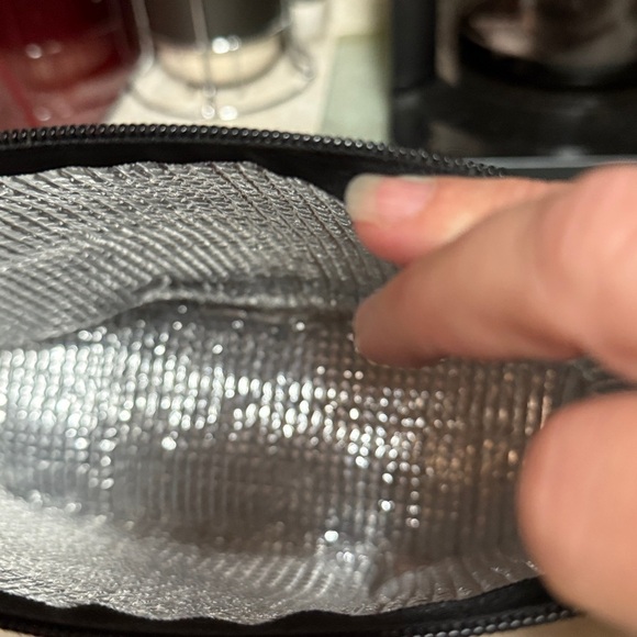 Thirty-one insulated zipping pouch 10x17 - Picture 3 of 3